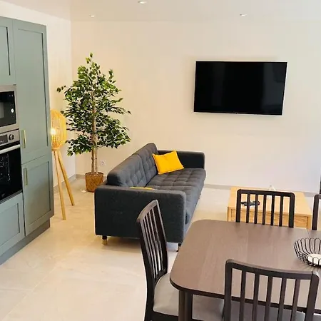 6 Pers - Grande Terrasse & Piscine Privee Saint-Maximin (Gard)