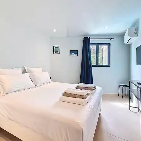 Holiday home 6 Pers - Grande Terrasse & Piscine Privee Saint-Maximin (Gard)