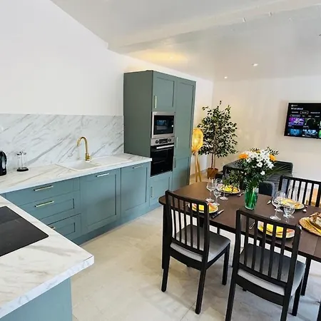 Holiday home 6 Pers - Grande Terrasse & Piscine Privee