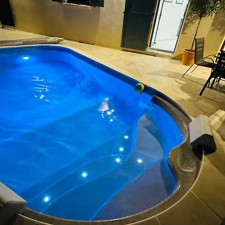 6 Pers - Grande Terrasse & Piscine Privee Holiday home *